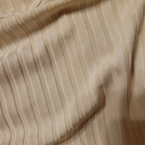 SHEIN MEDIUM CROPPED TANK - Picture 5 of 6